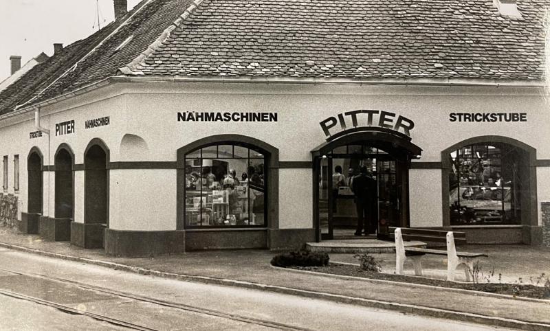 Historisches Foto — Nähmaschinen Pitter Geschäft